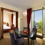 Отель Sheraton Carlton 5*