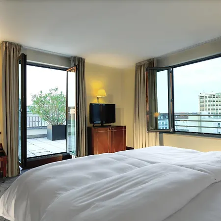 Sheraton Carlton Hotel 5*