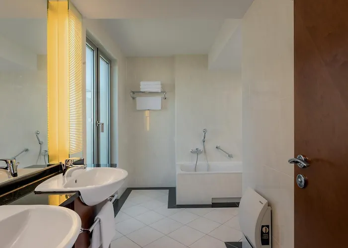 מלון Sheraton Carlton 5*