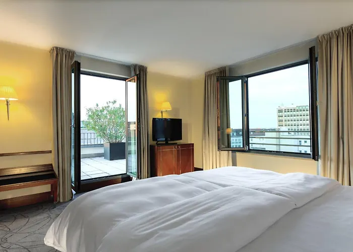 Sheraton Carlton Hotel 5*