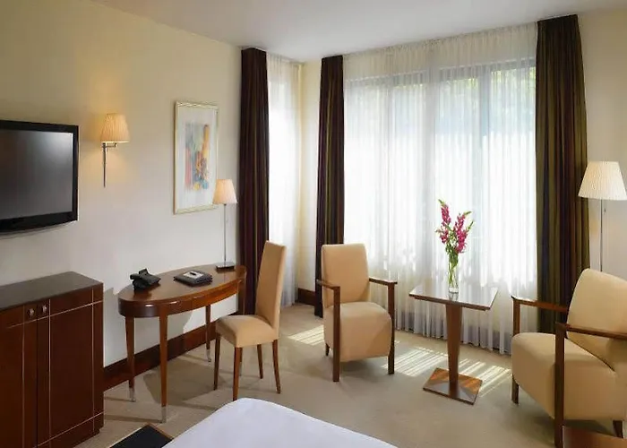 מלון Sheraton Carlton 5*